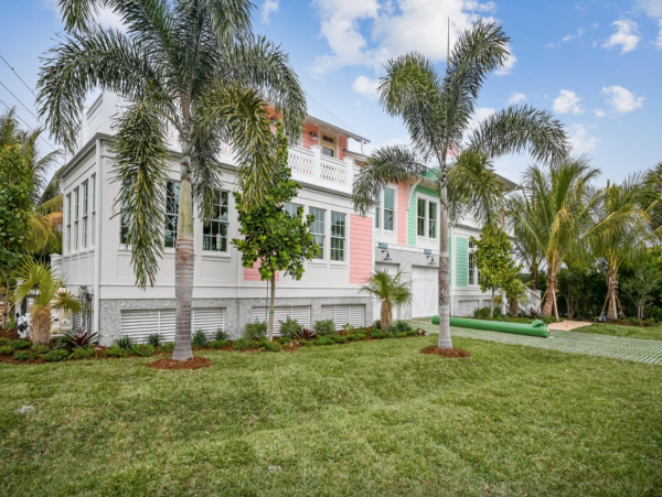 Duplex off Gulf Drive and 76th within walking distance to the beach